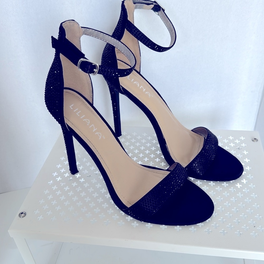 Liliana Black 4.5 Inch Stiletto Heels Classic Size 8 Ankle Strap Closure